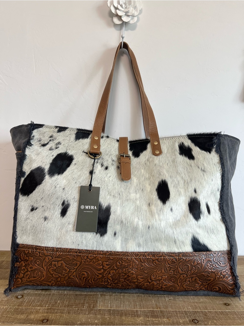 Myra Western Weekender Bag Cowhide Leather Duffel Travel Carry On Boho Cowgirl - Picture 6 of 12